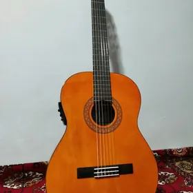 Yamaha C40 Fishman gitara гита