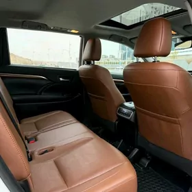 Toyota Highlander 2019