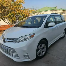 Toyota Sienna 2018