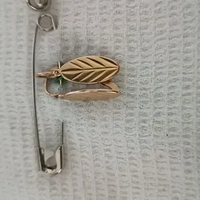 Tal ýapyrak gyzyl gulakhalka