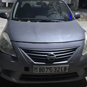 Nissan Versa 2012