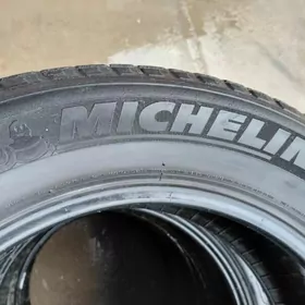 Michelin 245/60 R18
