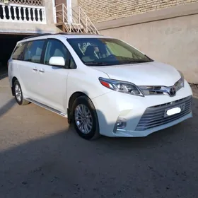 Toyota Sienna 2019