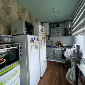 2 ком 4/1 этаж 10 мкр