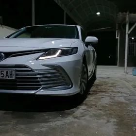 Toyota Camry Hybrid 2021