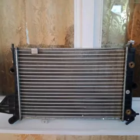 Радиатор Опель "Вектра" 1.8.