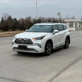 Toyota Highlander 2021