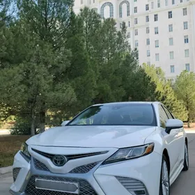Toyota Camry 2018