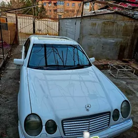Mercedes-Benz E320 2000