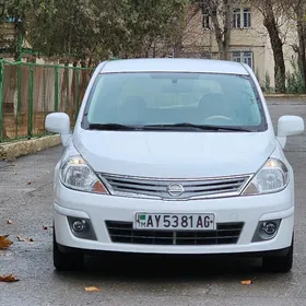 Nissan Tiida 2010