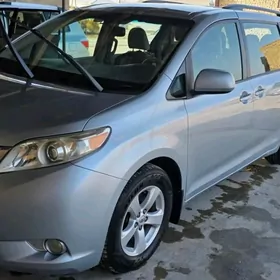 Toyota Sienna 2011