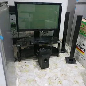 домашнии́ кинотеатр