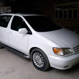 Toyota Sienna 2002
