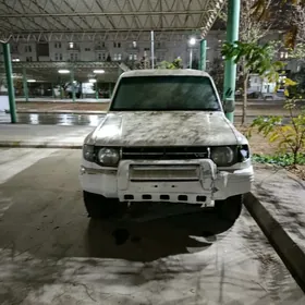 Mitsubishi Pajero 1998