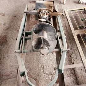 Traktor üçin şnek buraw