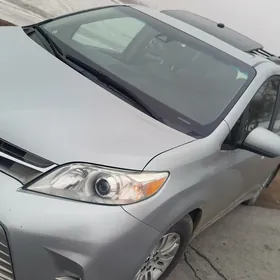 Toyota Sienna 2019