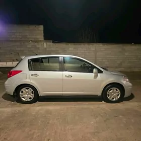 Nissan Versa 2011