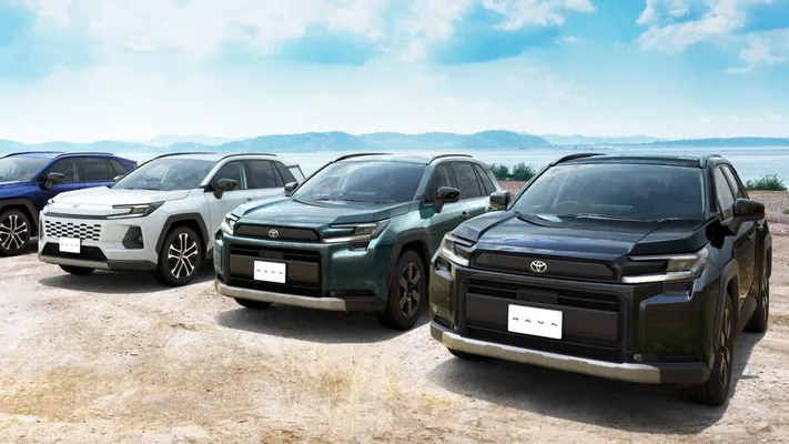 Ýaponiýada Toyota RAV4 täze staýling-bukjalaryny aldy