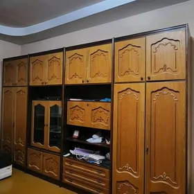 стенка,стол,ковер