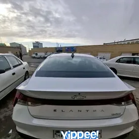 Hyundai Elantra 2022