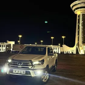 Toyota Hilux 2023