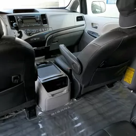 Toyota Sienna 2014