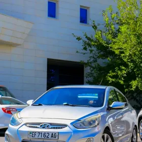 Hyundai Accent 2013