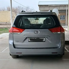 Toyota Sienna 2013