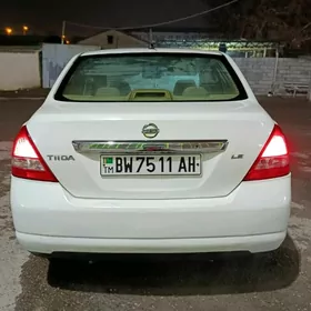 Nissan Tiida 2005