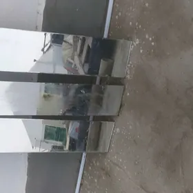 Yüz görlýän aýna.3sany.