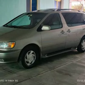 Toyota Sienna 2002