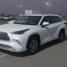 Toyota Highlander 2021