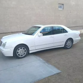 Mercedes-Benz 300SE 2000