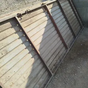 Demir spyr svellir stoykalri