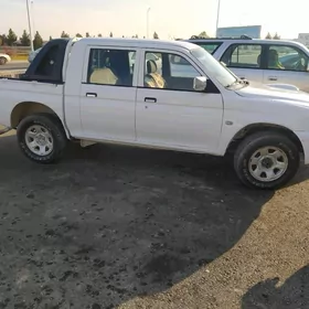 Mitsubishi L200 2005