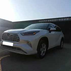 Toyota Highlander 2021