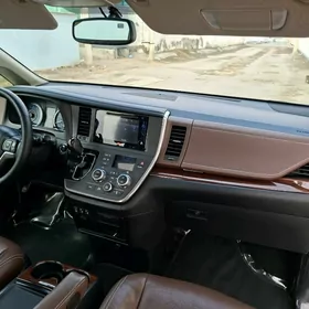 Toyota Sienna 2016