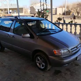 Toyota Sienna 1998
