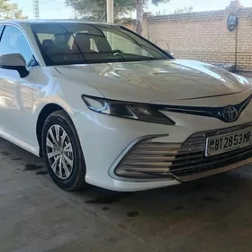 Toyota Camry Hybrid 2021