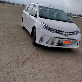 Toyota Sienna 2016