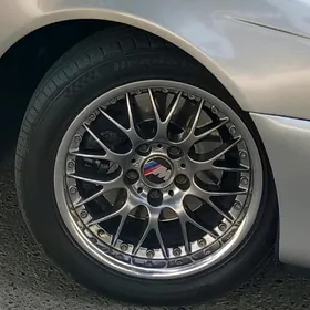 bmw diska pokryshka r17