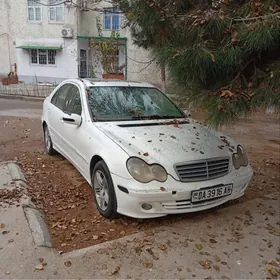 Mercedes-Benz C300 2005