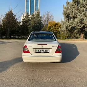 Mercedes-Benz E320 2005