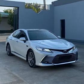 Toyota Camry 2021