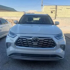 Toyota Highlander 2021