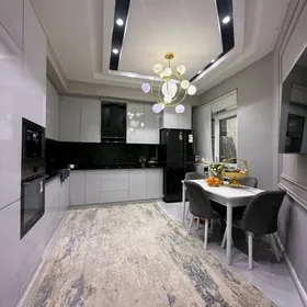 Mir 8/4  3 etaž 2 komnat 100m²