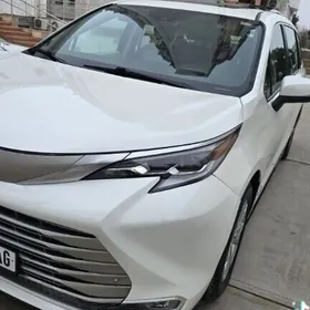 Toyota Sienna 2021