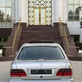 Mercedes-Benz E320 2001