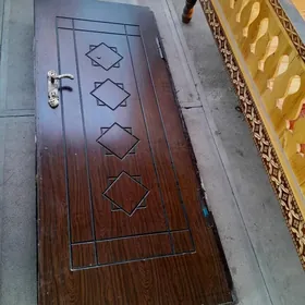 Железный дверь