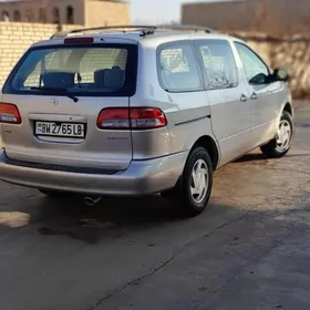 Toyota Sienna 2003